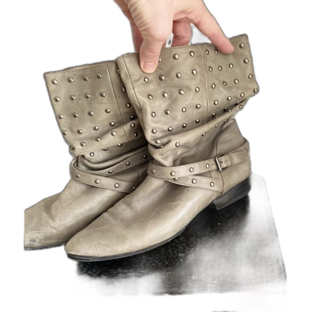 Boots with great detail